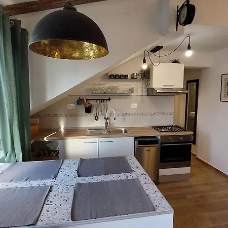 5703a Apartment Jelsa (Hvar)