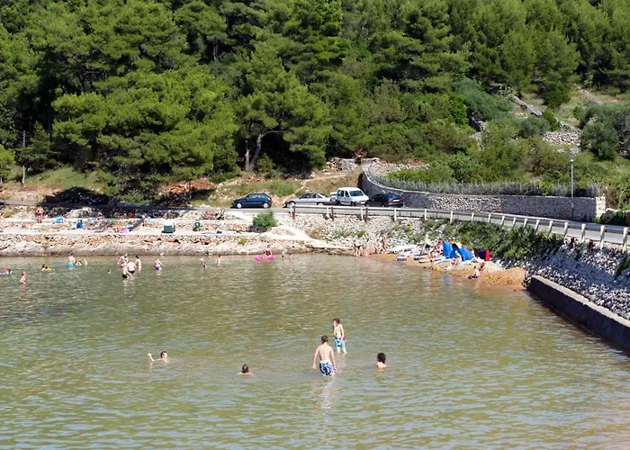 5703a * Jelsa (Hvar)