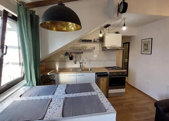5703a Apartment Jelsa (Hvar)